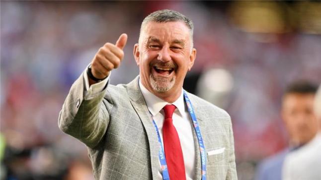 أسطورة ليفربول: اهتمام برشلونة بمحمد صلاح مجرد “اختلاق صحافة”