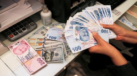 بسبب سياسات البنك المركزي .. الليرة التركية تهبط إلى أدنى مستوياتها