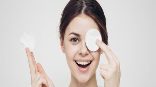 “تبدأ بإزالة الماكياج” .. كيف تعتني ببشرتك في فترة الليل؟