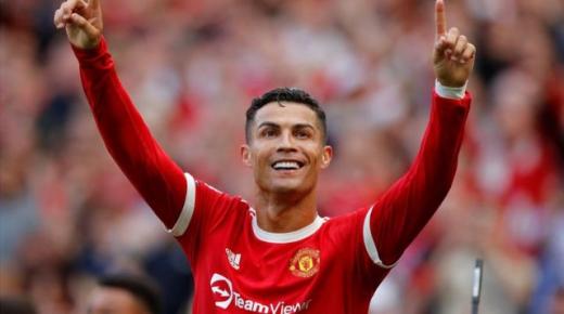 رونالدو يودع جماهير مانشستر يونايتد بالدموع ويوجه رسالة غامضة إلى الكاميرا